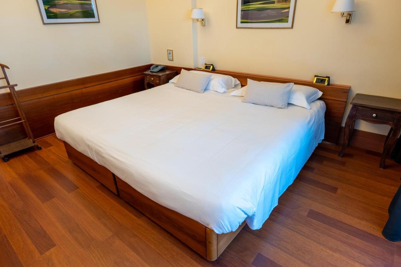 Golf Hotel La Pinetina อัพพิอาโน เจนติเล ภายนอก รูปภาพ