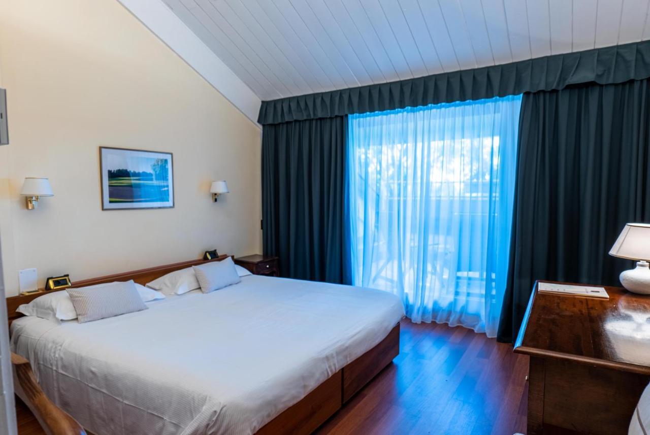 Golf Hotel La Pinetina อัพพิอาโน เจนติเล ภายนอก รูปภาพ