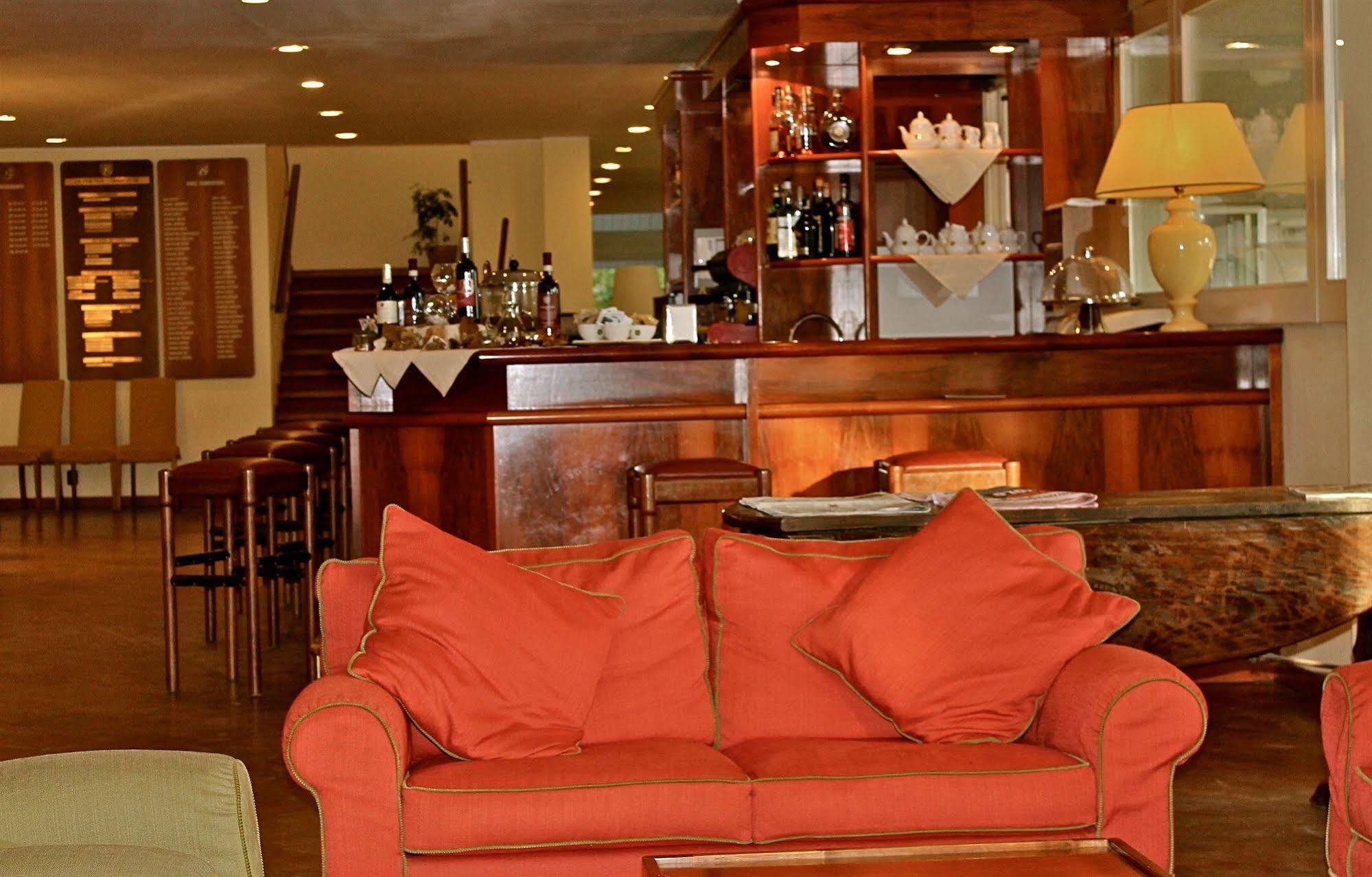 Golf Hotel La Pinetina อัพพิอาโน เจนติเล ภายนอก รูปภาพ