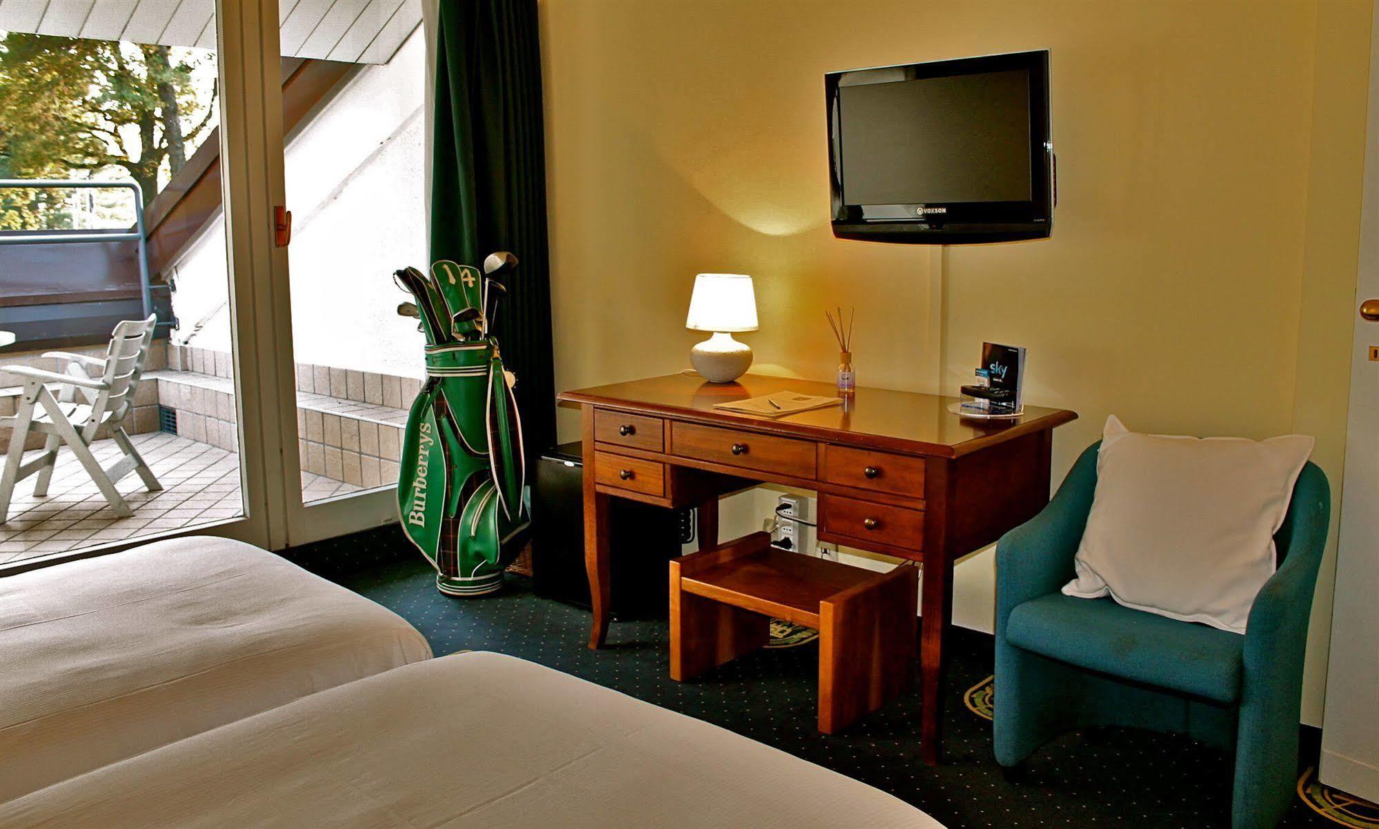 Golf Hotel La Pinetina อัพพิอาโน เจนติเล ภายนอก รูปภาพ